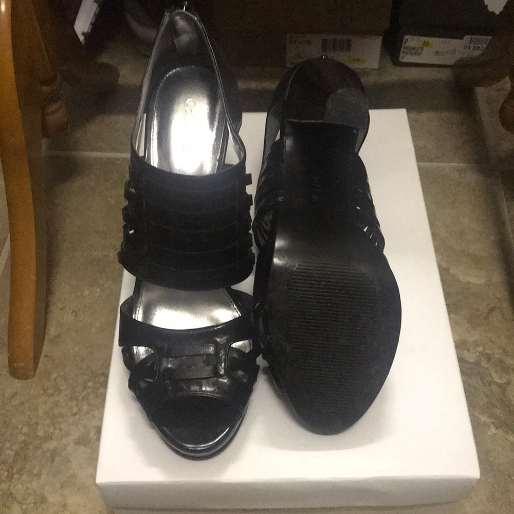 Heels - Picture 3 of 3